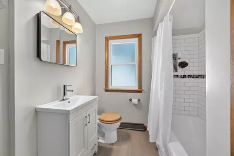 Bath - 413 Water St, Thornton, IL 60476 photo 1 of 2