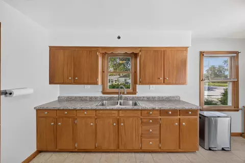 Kitchen - 413 Water St, Thornton, IL 60476 photo 2 of 3