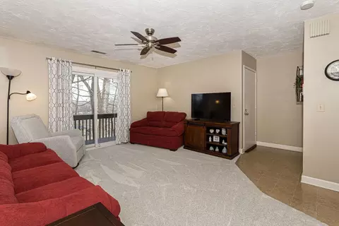 Living - 25 Cherry Hill Ct, Hampton, IL 61256 photo 1 of 3