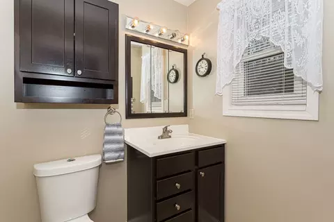 Bath - 25 Cherry Hill Ct, Hampton, IL 61256 photo 1 of 2