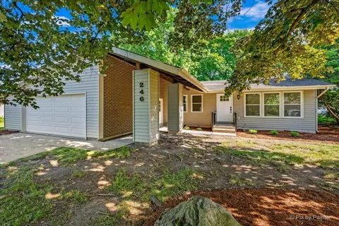 246 Harvard Ln, Bloomingdale, IL 60108