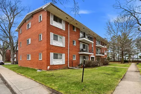 10111 Old Orchard Ct #304, Skokie, IL 60076