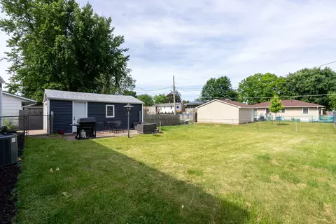 Exterior - 3507 38th St, Moline, IL 61265 photo 6 of 8