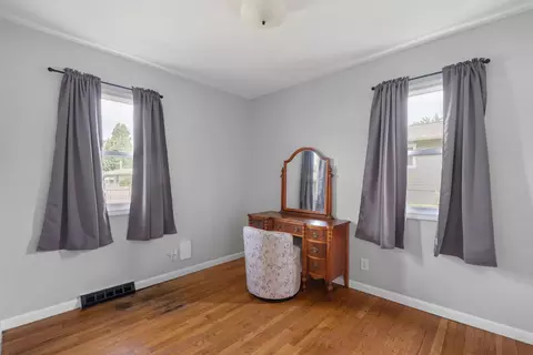 Bedroom - 3507 38th St, Moline, IL 61265 photo 5 of 6
