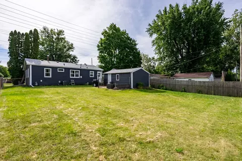 Exterior - 3507 38th St, Moline, IL 61265 photo 7 of 8