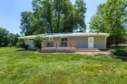6701 221st St N, Port Byron, IL 61275