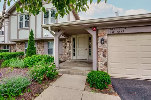 1261 Streamwood Ln #327, Vernon Hills, IL 60061