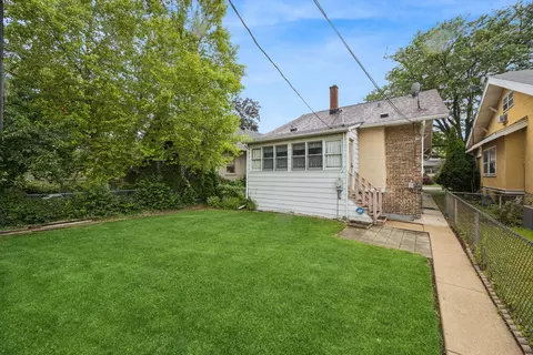 Exterior - 1004 Mapleton Ave, Oak Park, IL 60302 photo 5 of 6