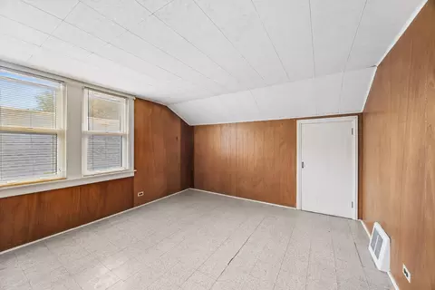 Bedroom - 1004 Mapleton Ave, Oak Park, IL 60302 photo 4 of 4