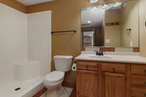 Bath - 4 Moonstone Ct, Bloomington, IL 61704 photo 4 of 4