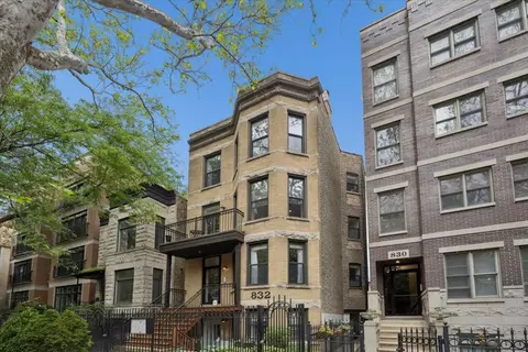 832 W Roscoe St #2, Chicago, IL 60657
