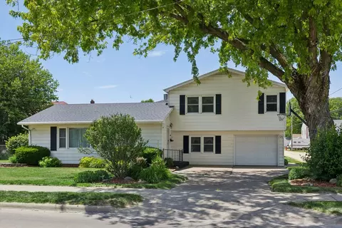 604 N 4th St, Clinton, IA 52732