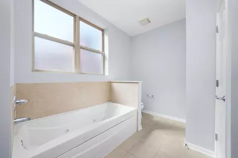 Bath - 317 E 25th St #3E, Chicago, IL 60616 photo 2 of 3
