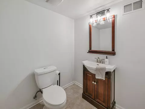 Bath - 720 Olive Pkwy, Bartlett, IL 60103 photo 6 of 6