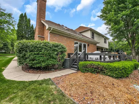 Exterior - 720 Olive Pkwy, Bartlett, IL 60103 photo 9 of 15
