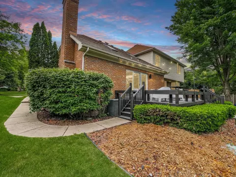 Exterior - 720 Olive Pkwy, Bartlett, IL 60103 photo 10 of 15