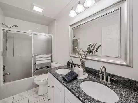 Bath - 720 Olive Pkwy, Bartlett, IL 60103 photo 2 of 6