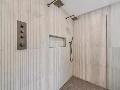 Bath - 720 Olive Pkwy, Bartlett, IL 60103 photo 5 of 6