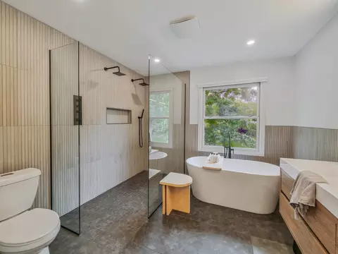 Bath - 720 Olive Pkwy, Bartlett, IL 60103 photo 3 of 6