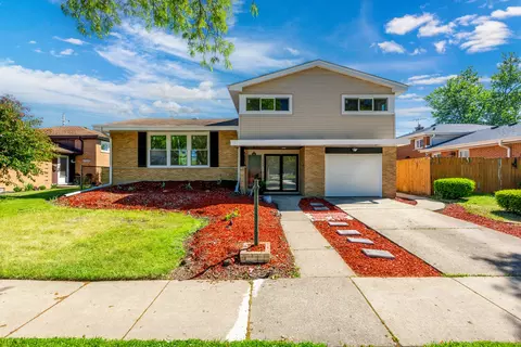 7745 Beckwith Rd, Morton Grove, IL 60053
