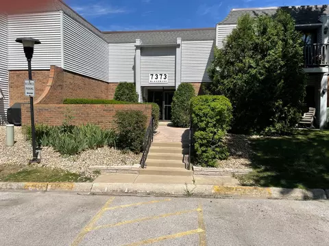 7373 Blackburn Ave #104, Downers Grove, IL 60516