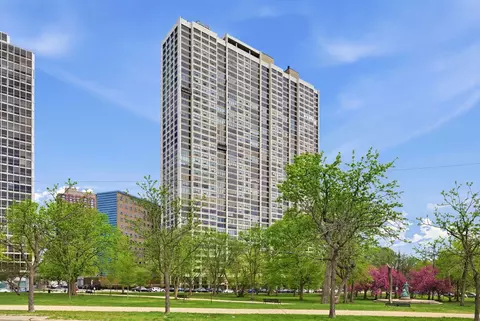2800 N Lake Shore Dr #1504, Chicago, IL 60657