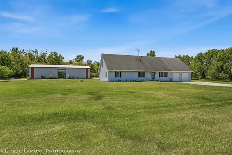8705 E Pine Bluff Rd, Coal City, IL 60416