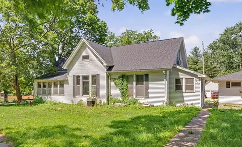 307 S Lincoln St, Mahomet, IL 61853