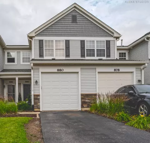 880 Genesee Dr, Naperville, IL 60563