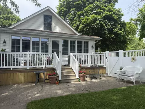 2701 Harrison Pl, Waukegan, IL 60085