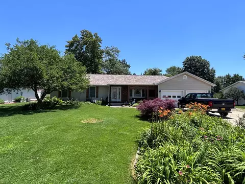 326 Northwood Ln, Salem, IL 62881