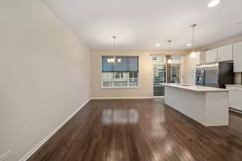 Living - 775 Lee St, Des Plaines, IL 60016 photo 2 of 4