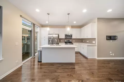Kitchen - 775 Lee St, Des Plaines, IL 60016 photo 4 of 4