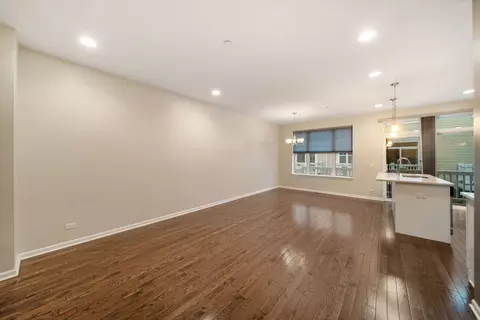Living - 775 Lee St, Des Plaines, IL 60016 photo 3 of 4