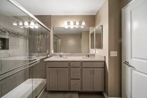 Bath - 775 Lee St, Des Plaines, IL 60016 photo 2 of 3
