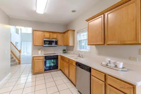 Kitchen - 118 Bay Dr, Itasca, IL 60143 photo 1 of 3