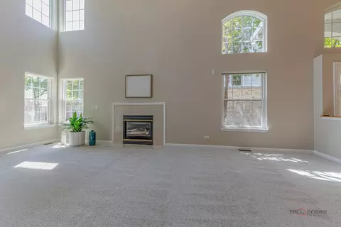 Living - 118 Bay Dr, Itasca, IL 60143 photo 2 of 5