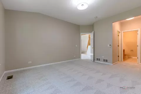 Bedroom - 118 Bay Dr, Itasca, IL 60143 photo 1 of 4