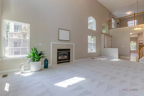 Living - 118 Bay Dr, Itasca, IL 60143 photo 4 of 5