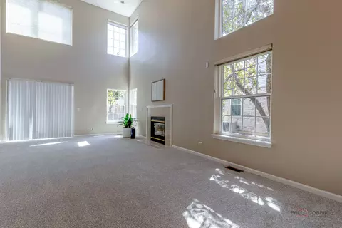 Living - 118 Bay Dr, Itasca, IL 60143 photo 1 of 5