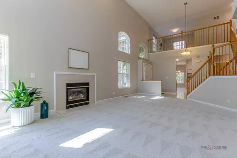 Living - 118 Bay Dr, Itasca, IL 60143 photo 3 of 5