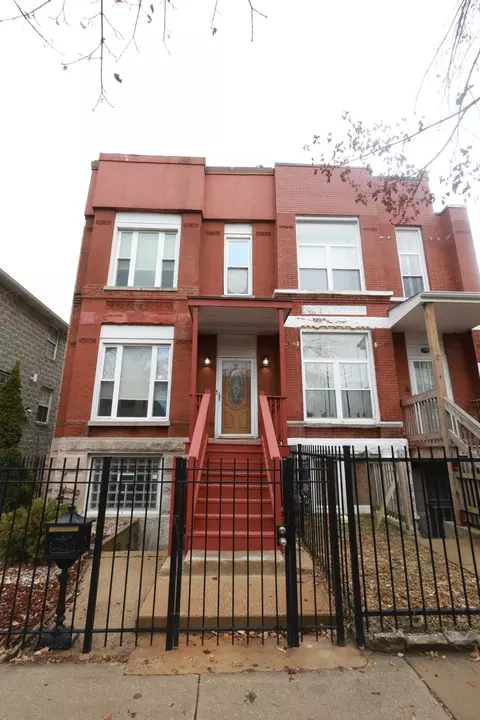 3651 S Giles Ave, Chicago, IL 60653