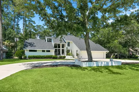 237 Evangeline Dr, Mandeville, LA 70471