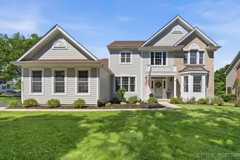 8325 Watson Cir, Crystal Lake, IL 60014