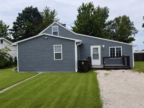 611 N Chestnut St, Wapella, IL 61777