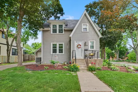 202 W Florida Ave, Urbana, IL 61801