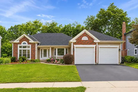 4310 Forest Glen Dr, Hoffman Estates, IL 60192