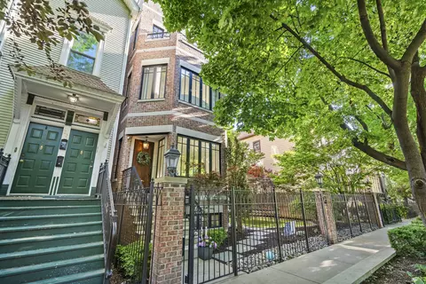 1331 W Wolfram St, Chicago, IL 60657
