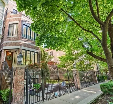 1331 W Wolfram St, Chicago, IL 60657