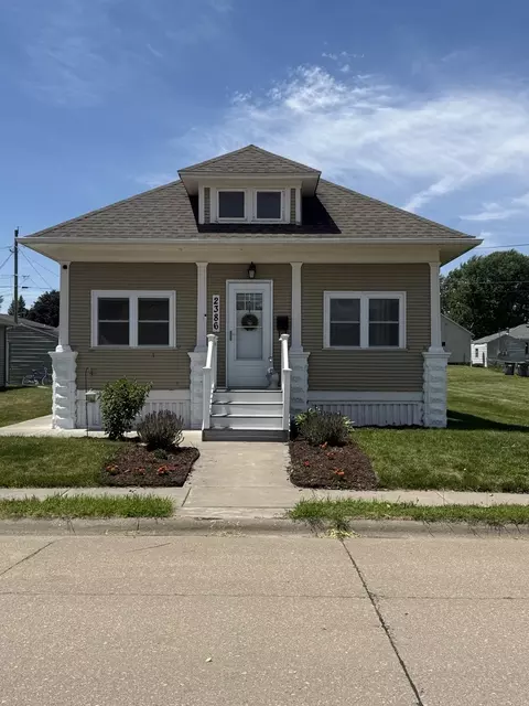 2386 Chancy St, Clinton, IA 52732